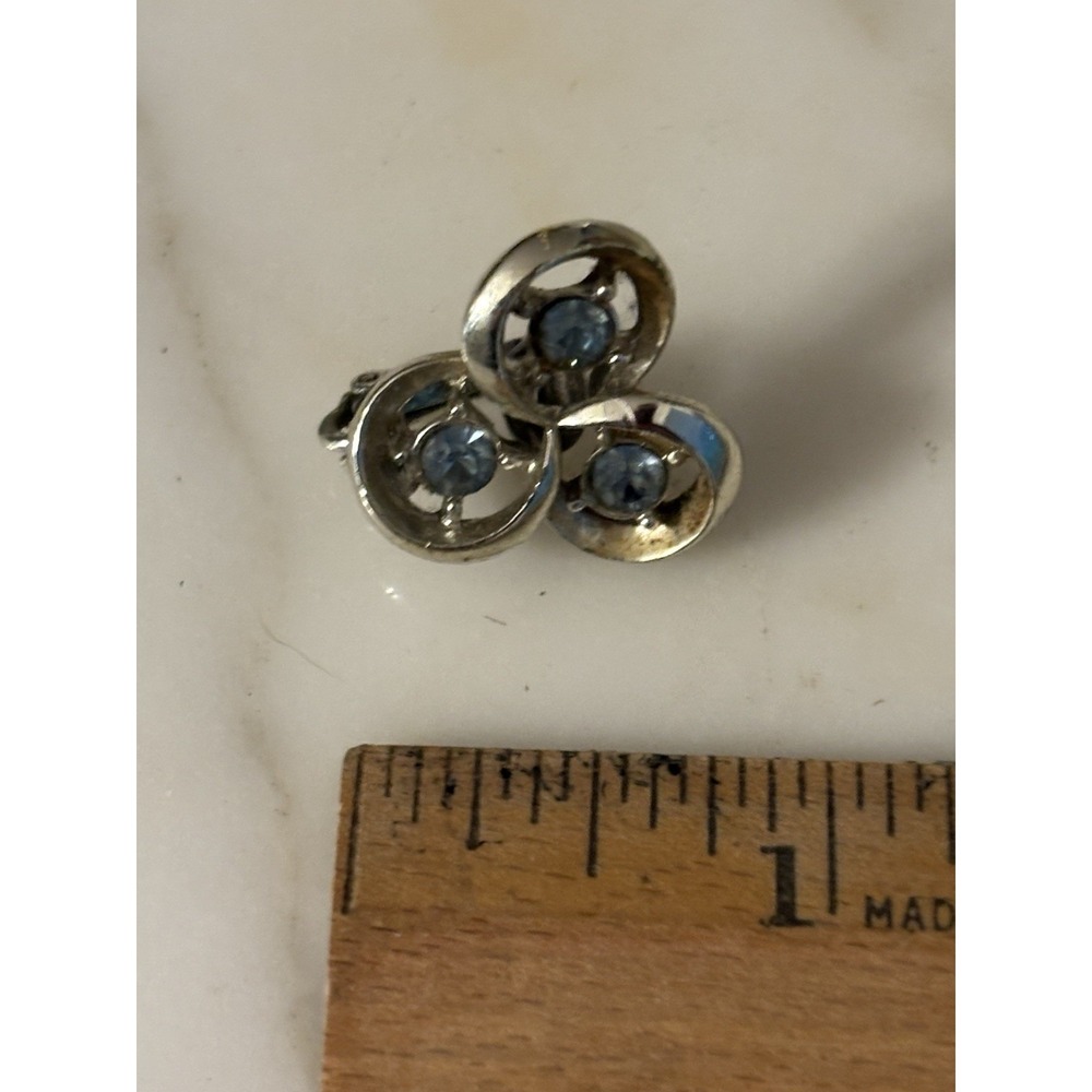 Vintage Coro Light Blue Clip-On Earrings 1/2" 3 Rhinestones On Silver Tone - Picture 4 of 4
